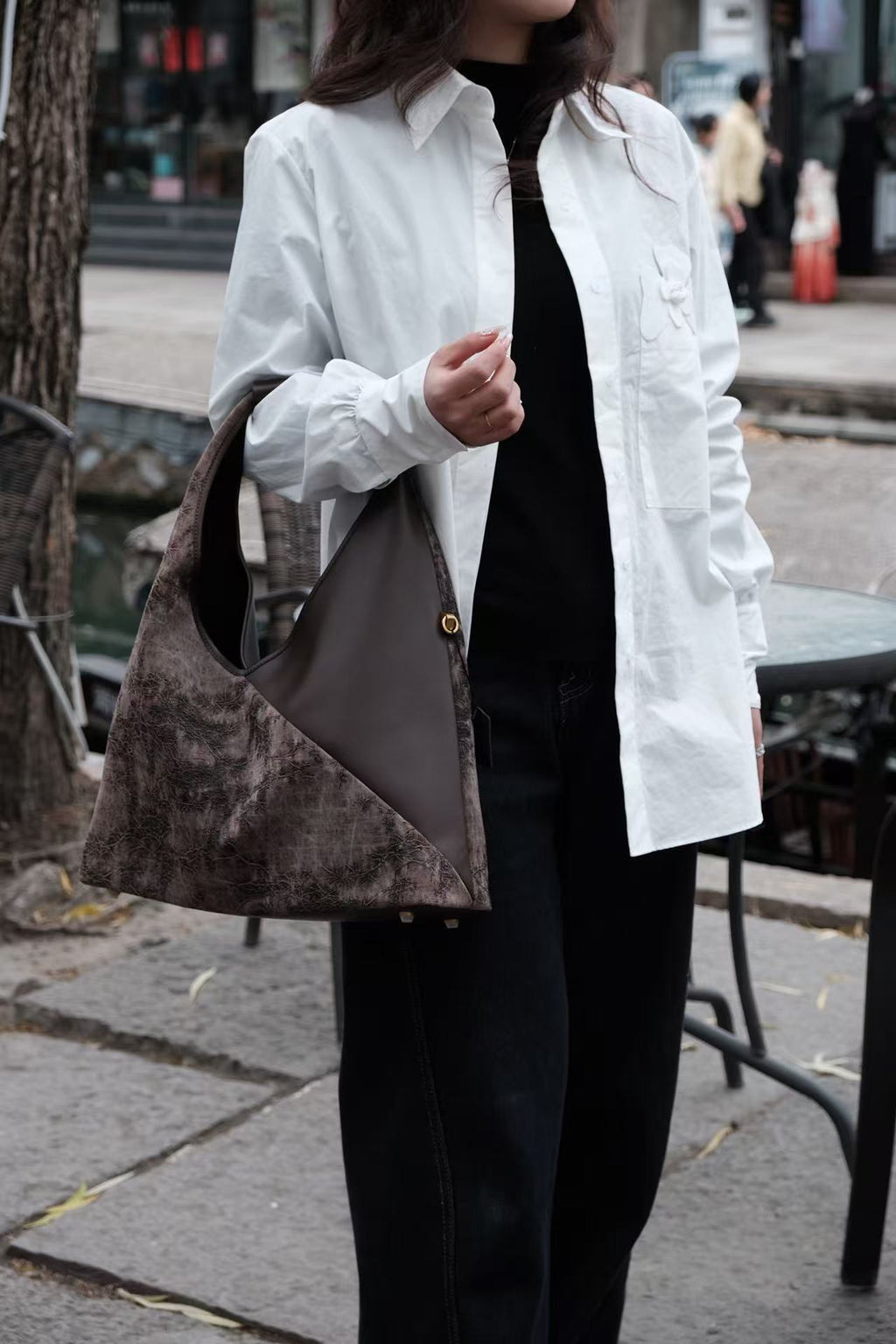 Split Panel Pine Embossed Xiangyunsha Shoulder Tote