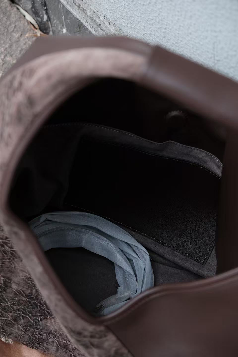 Split Panel Pine Embossed Xiangyunsha Shoulder Tote