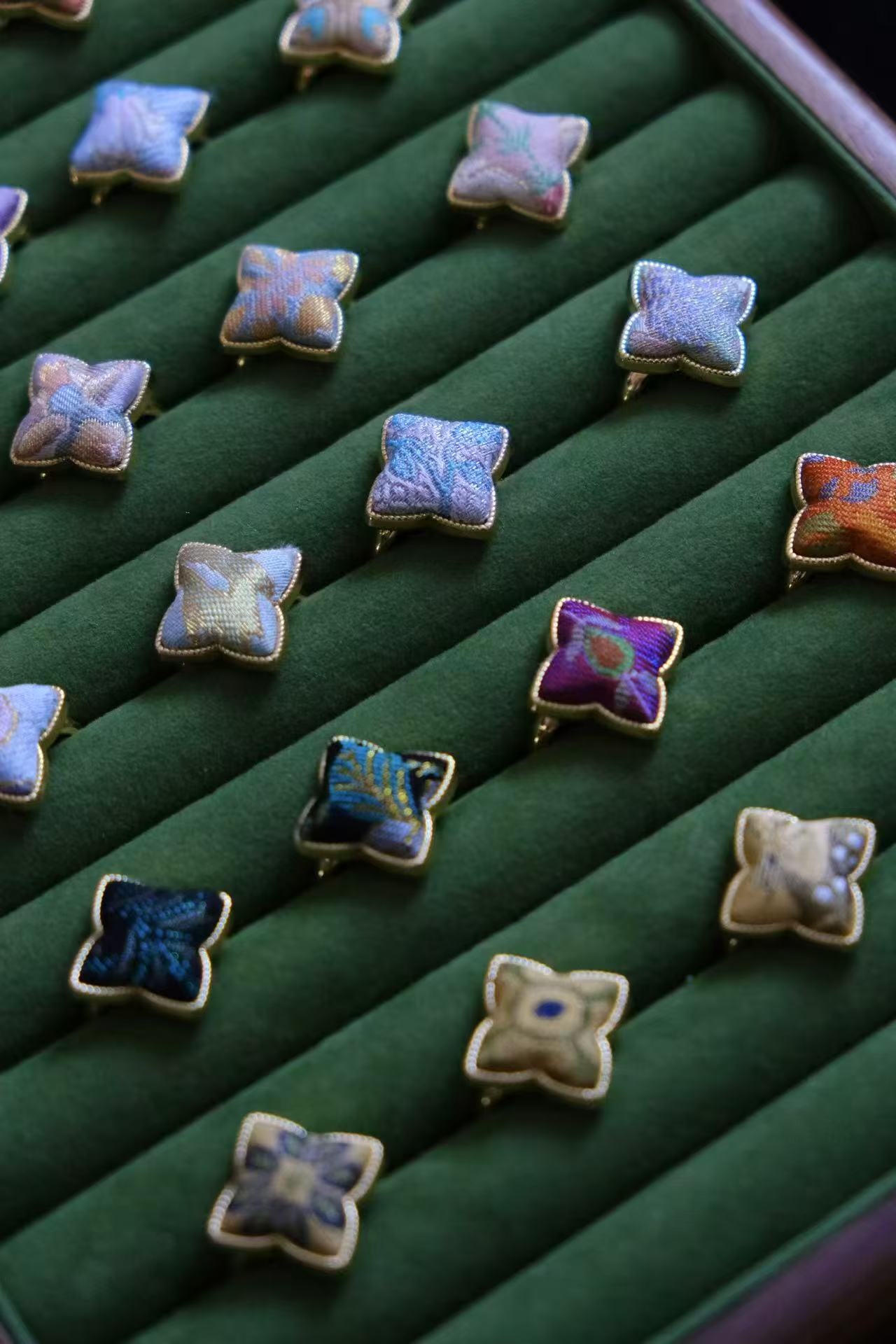 Four-Leaf Clover Song Brocade Adjustable Open Ring