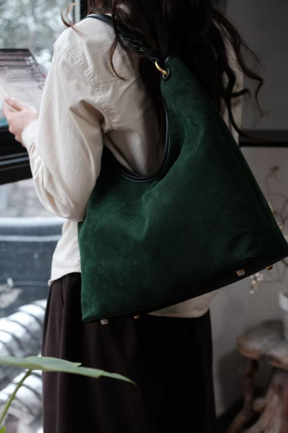 Dark Green Embossed Xiangyunsha Silk Cow Leather Large Commute Tote Bag