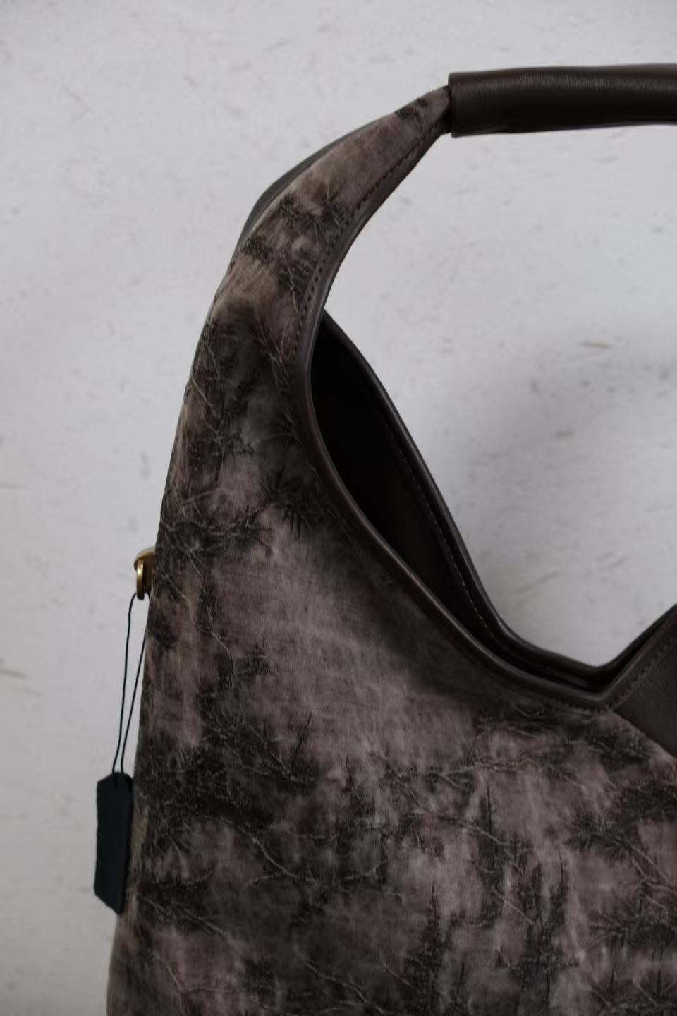 Split Panel Pine Embossed Xiangyunsha Shoulder Tote