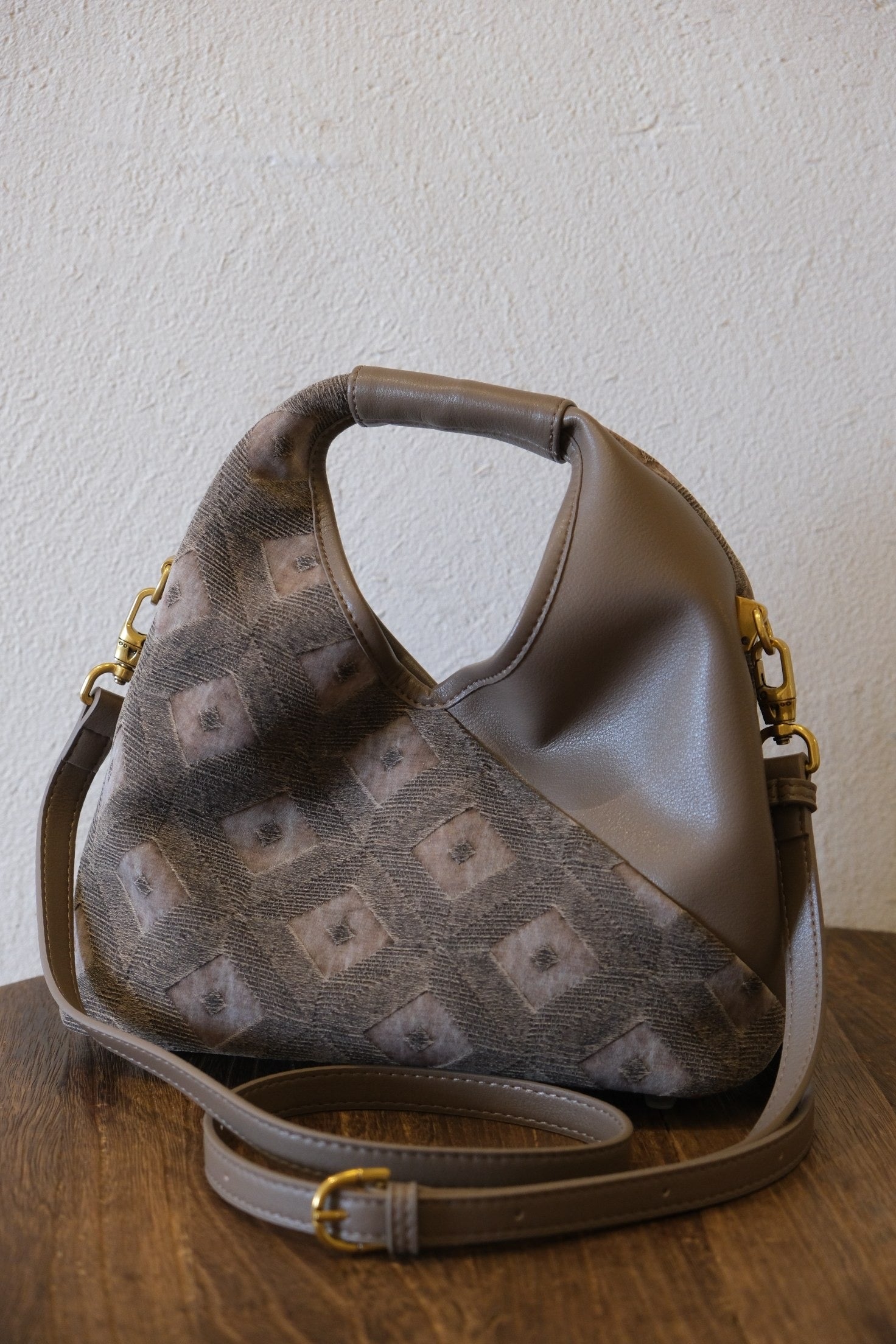 Chinese craftsmanship expressed through luxury fashion accessories
