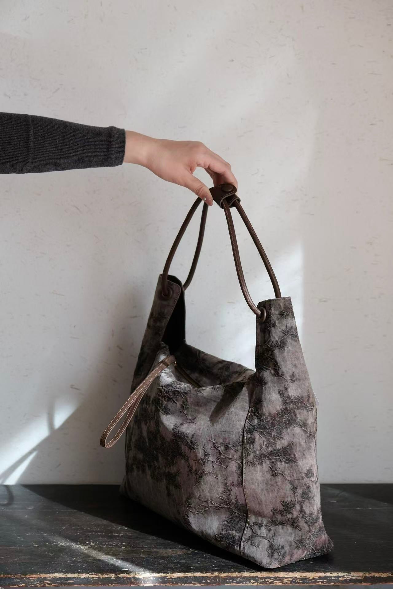 Traditional Chinese heritage craftsmanship behind Xiangyunsha silk leather bag