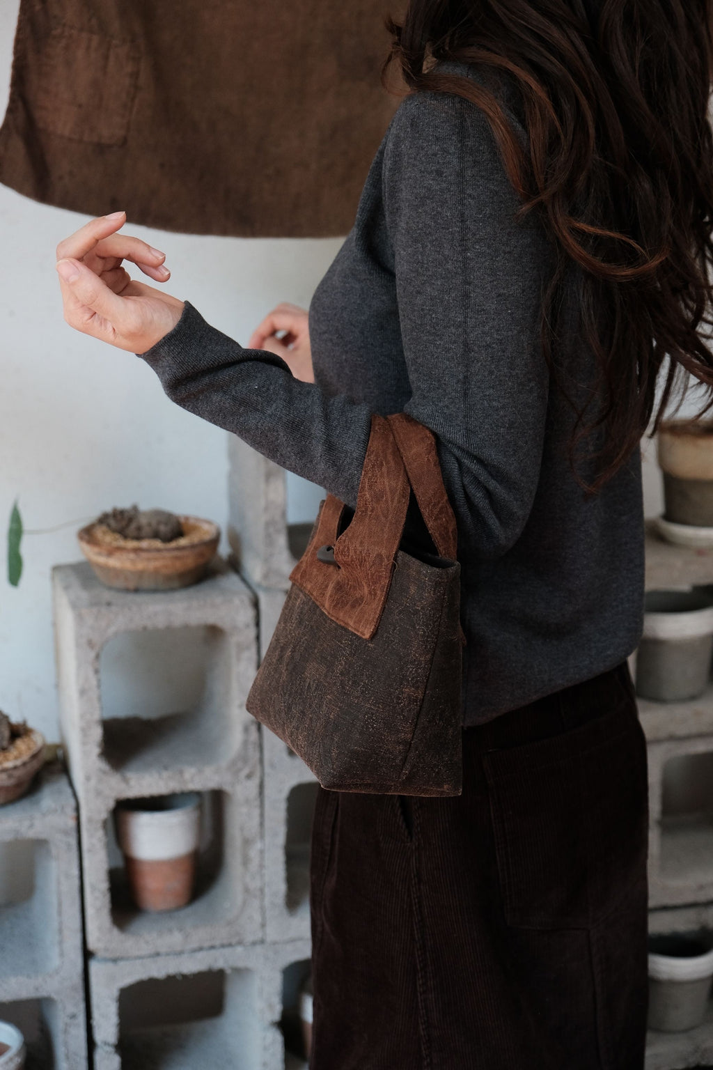 Chinese traditional handbag featuring silk and leather craftsmanship