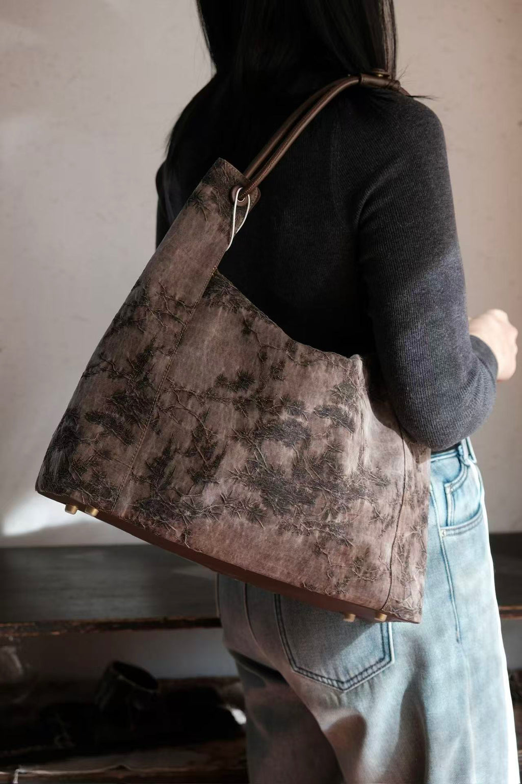Premium genuine leather detail of handmade Xiangyunsha silk handbag