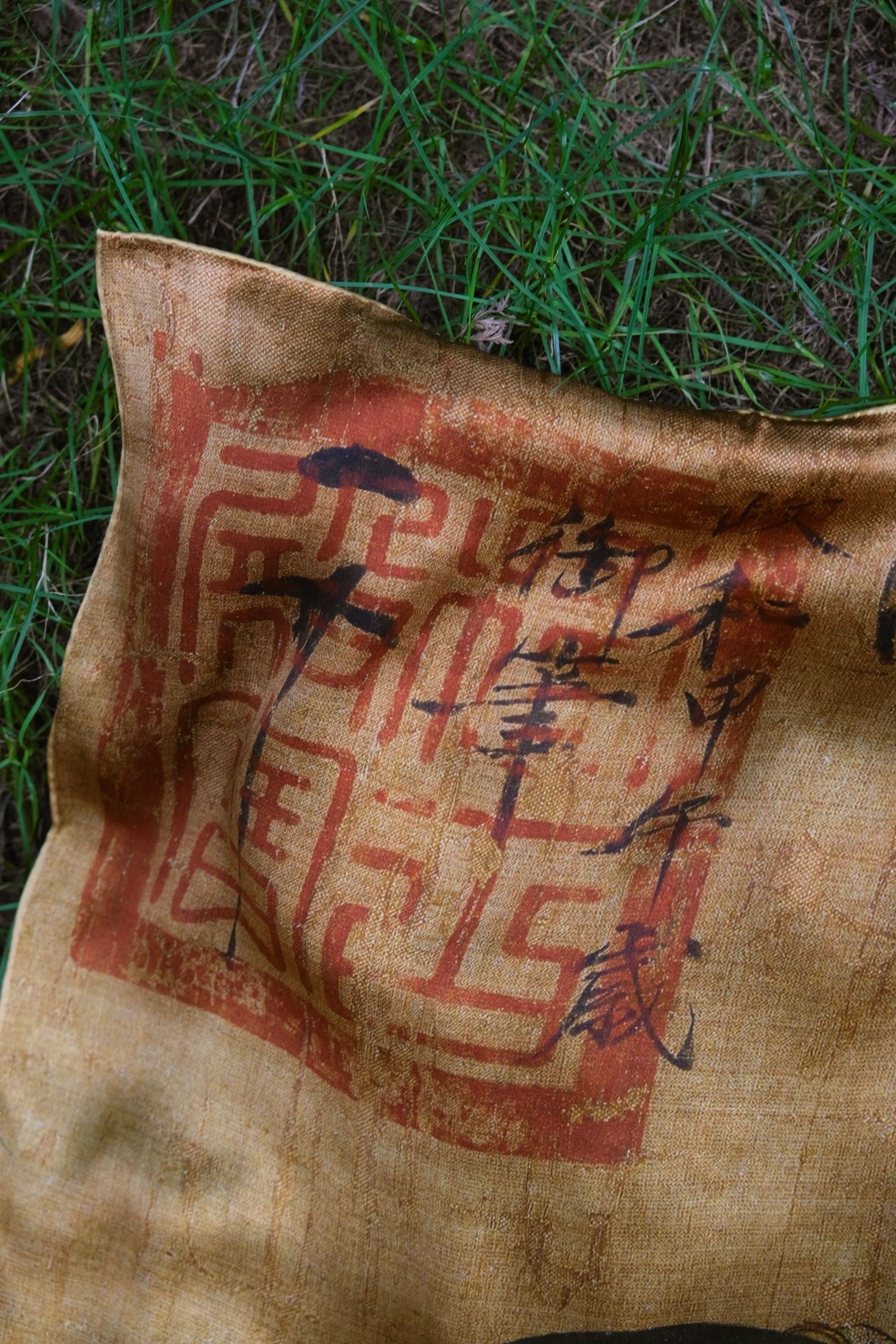 Chinese intangible cultural heritage silk scarf design