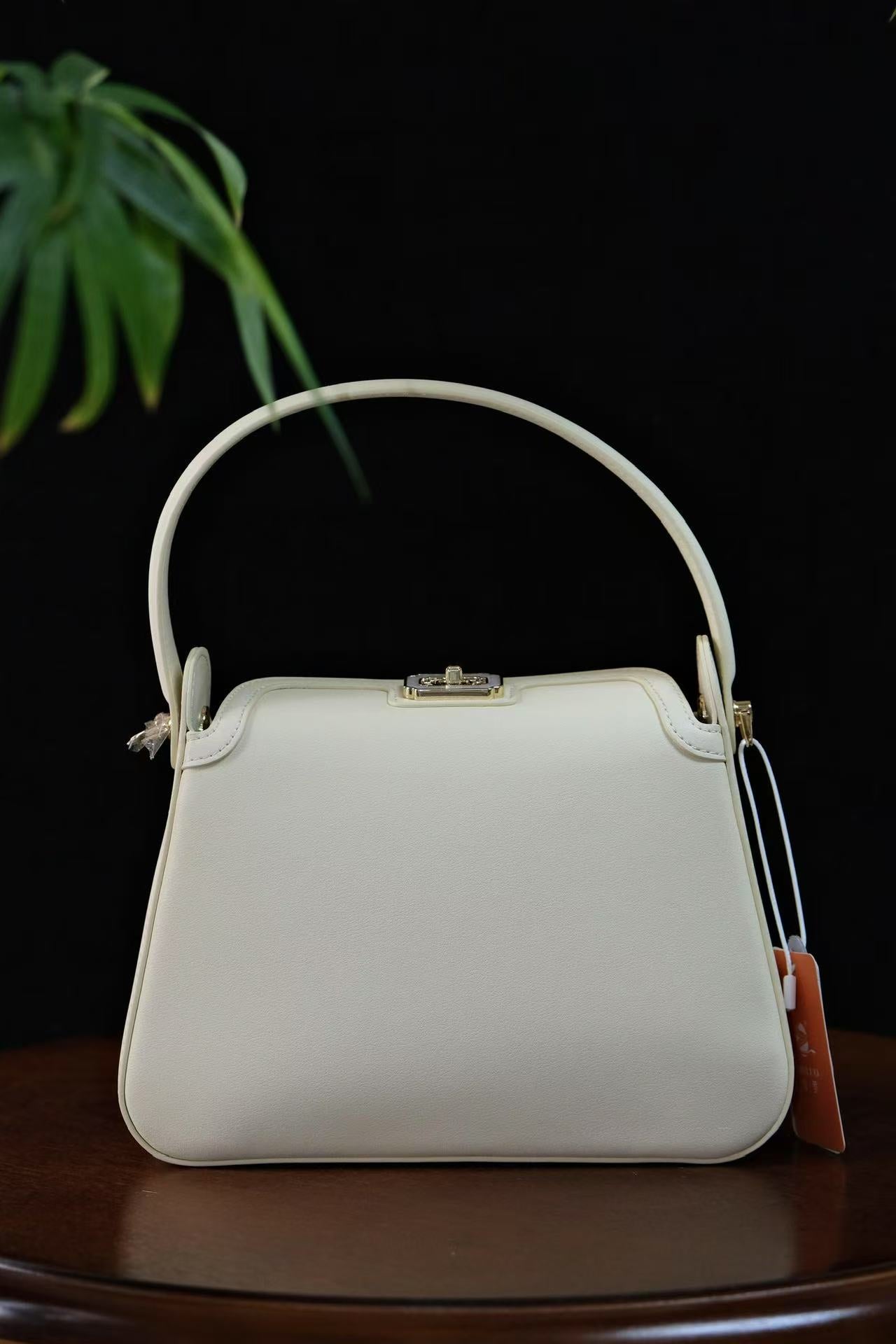 Boutique Lingjin silk handbag collection