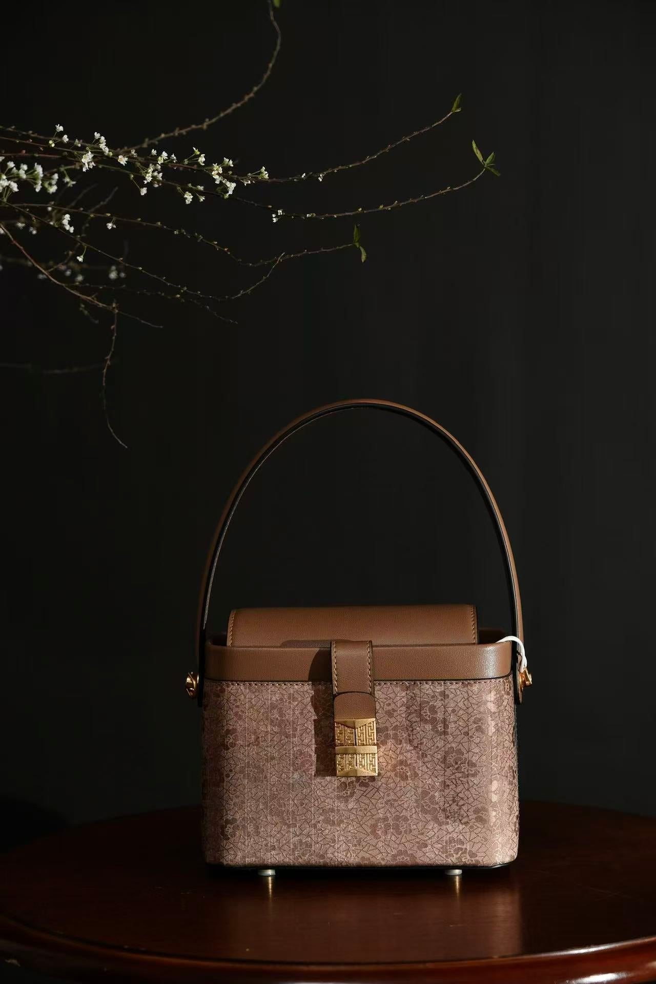 Elegant Lingjin silk clutch bag for special occasions