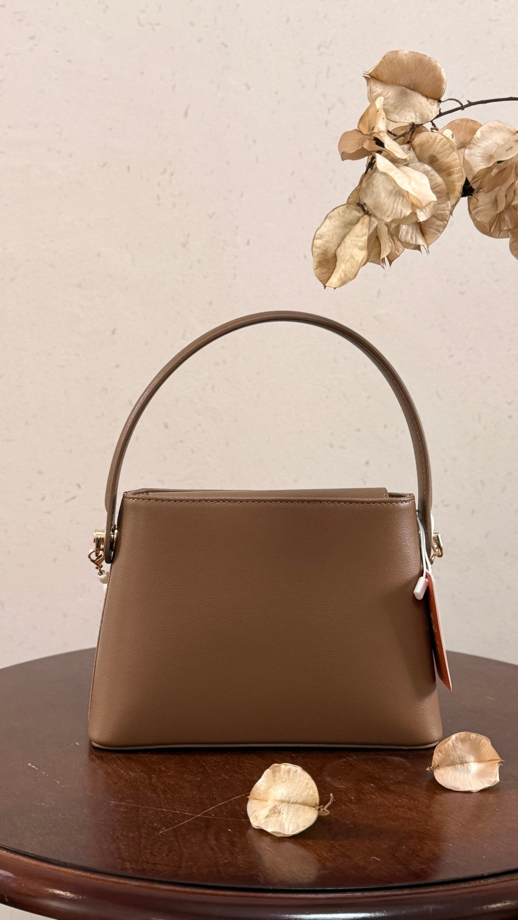 Lingjin silk crossbody bag combining tradition and modern style