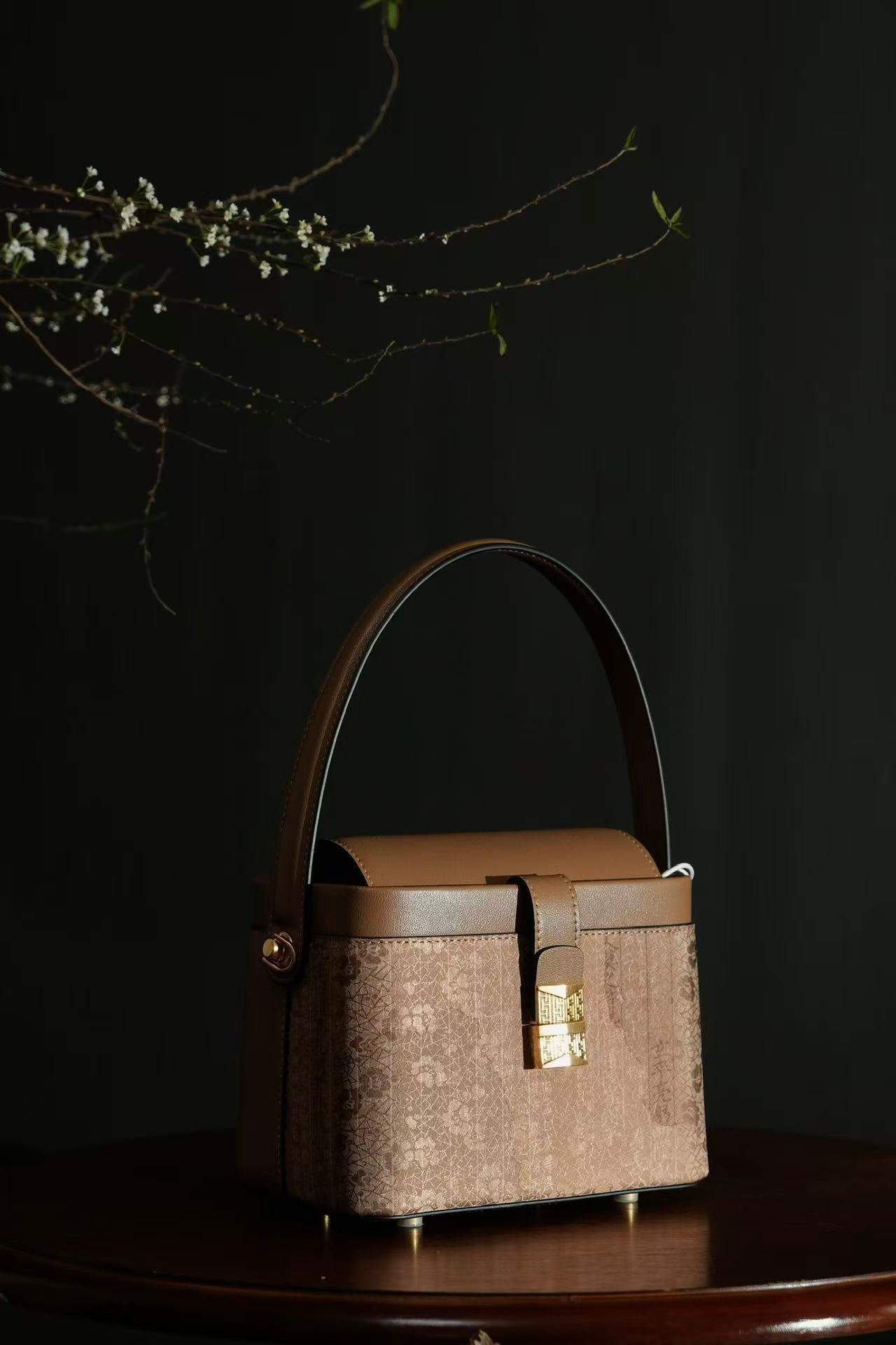 Lingjin silk evening handbag with Chinese artistic style