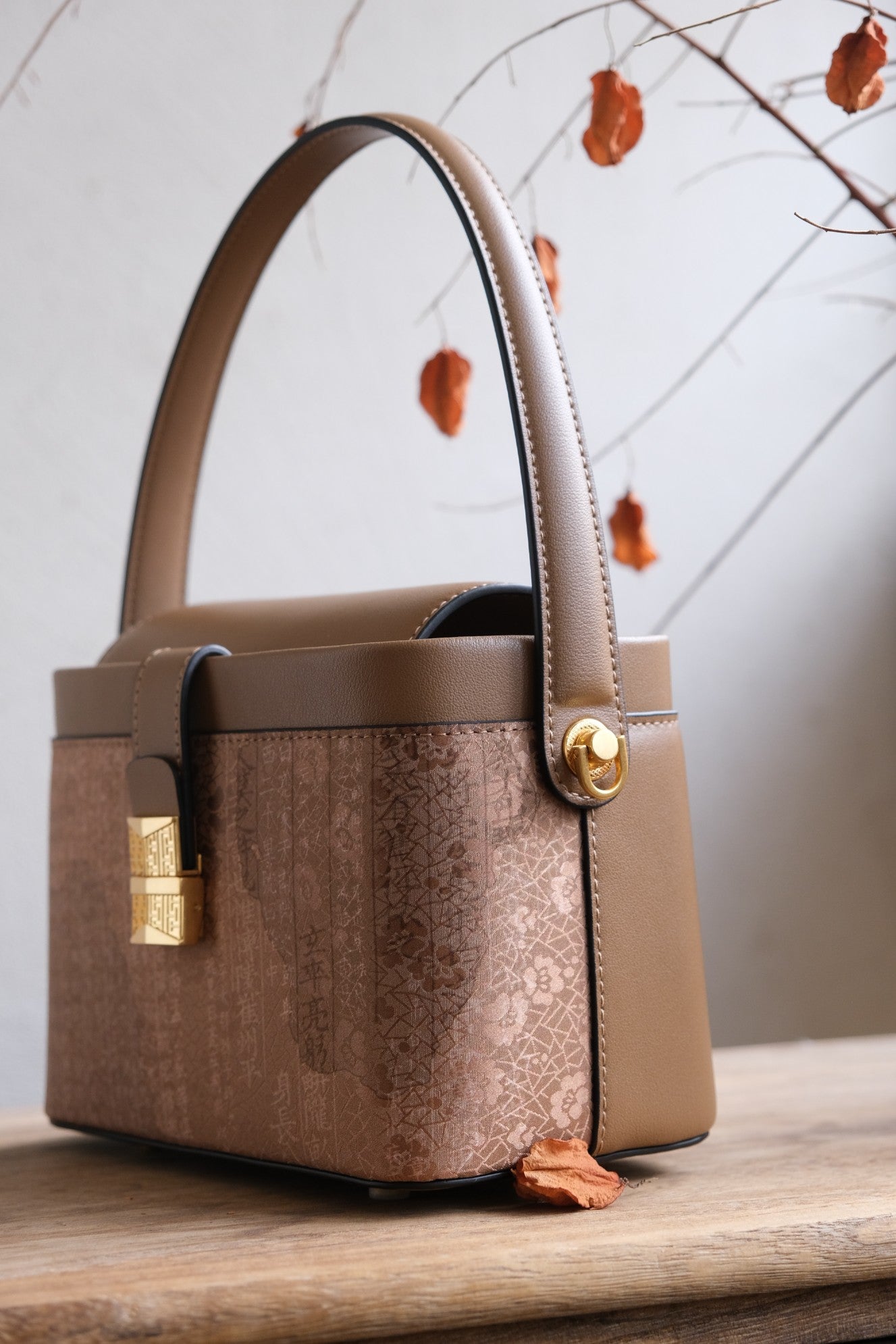 Genuine leather and Lingjin silk handbag details