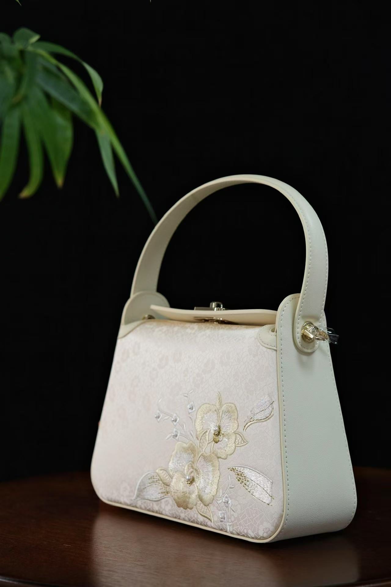 Natural Lingjin silk fabric texture detail