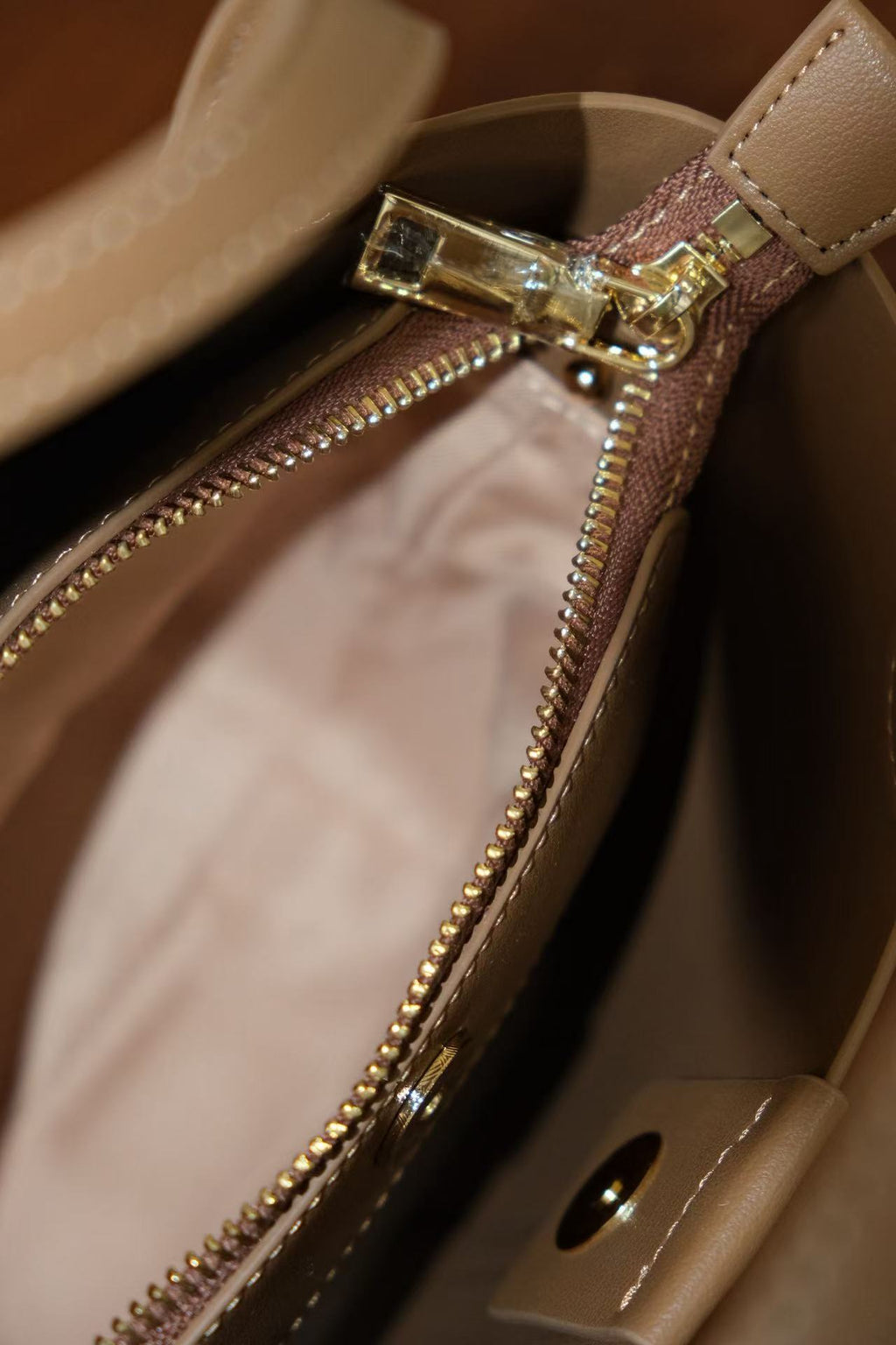 Oriental style Lingjin silk handbag design