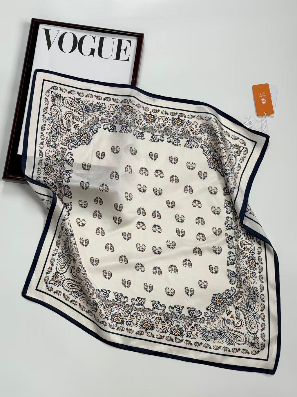 Oriental fashion scarf inspired by Chinese culture