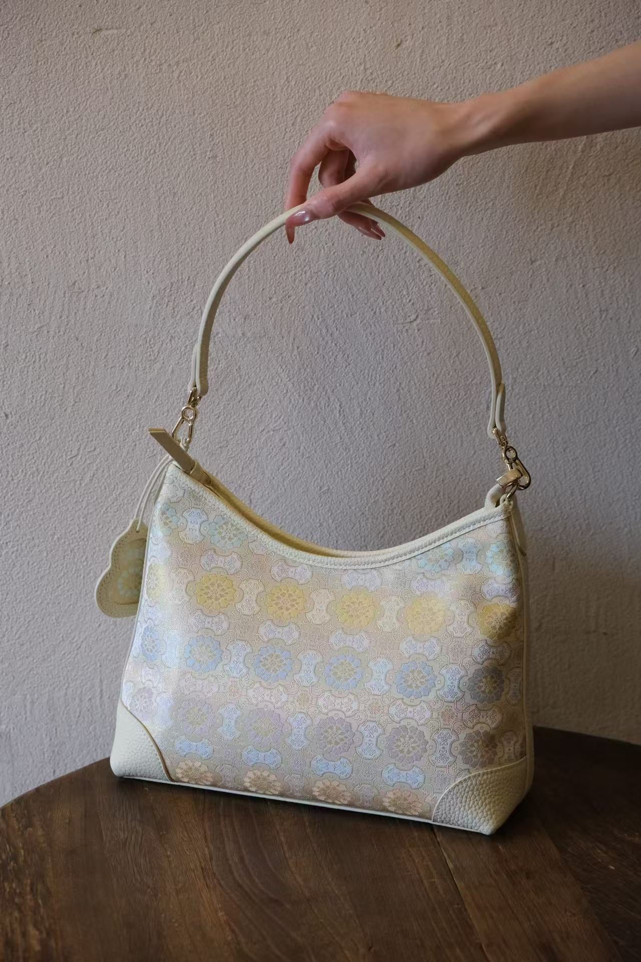 Elegant Songjin silk clutch bag with traditional patterns