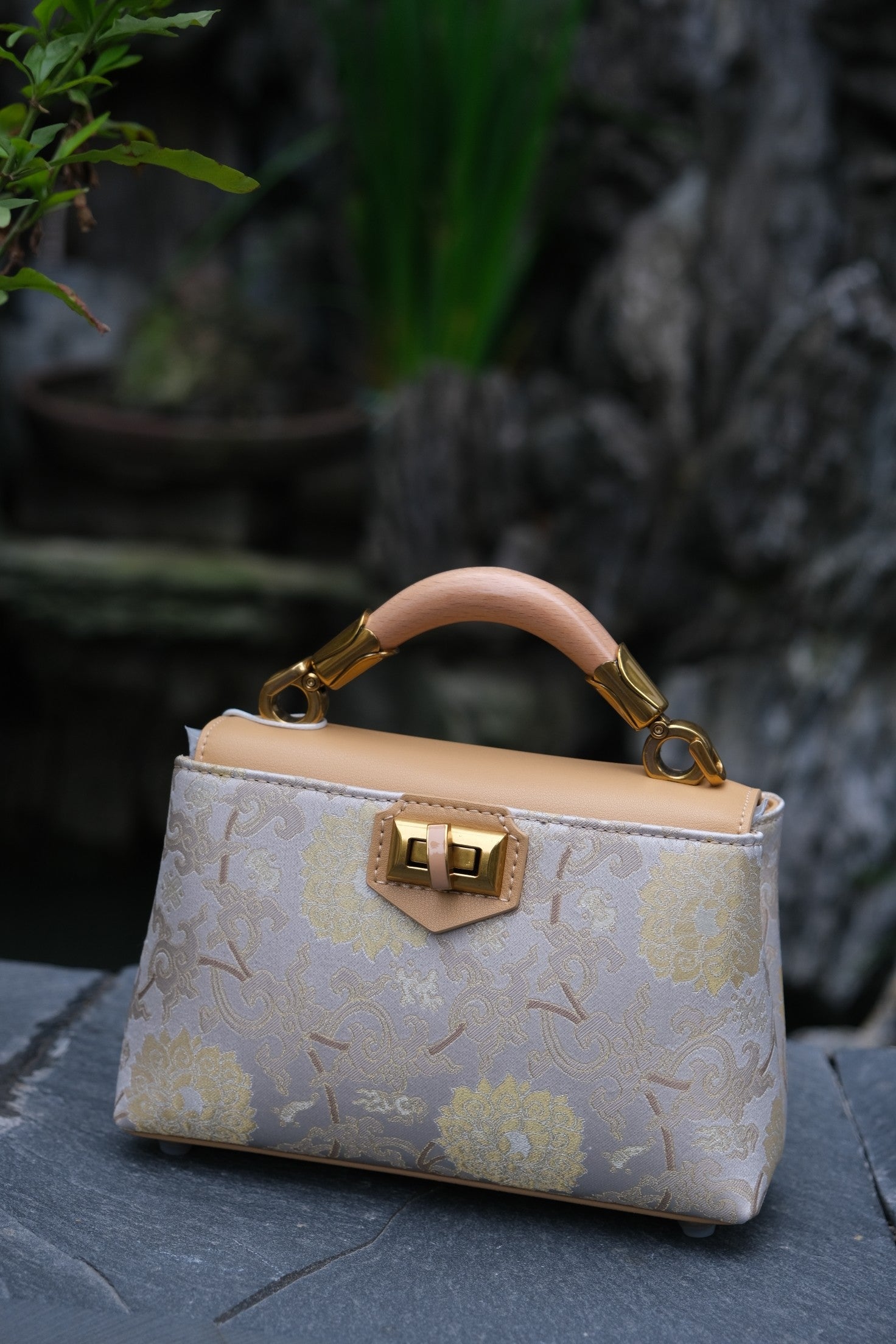 Elegant Songjin silk handbag with oriental style
