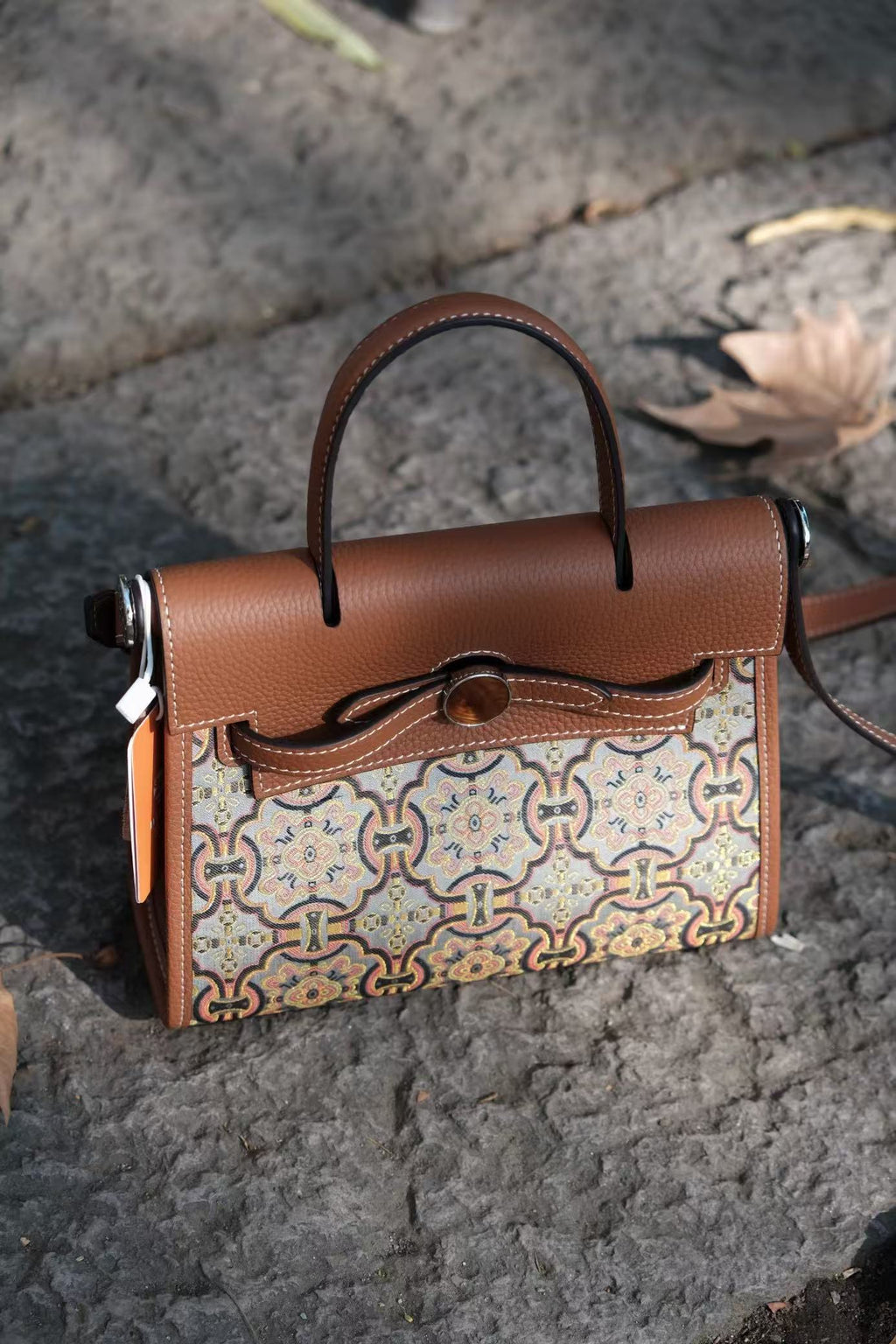 Classic frame handbag made with Songjin silk