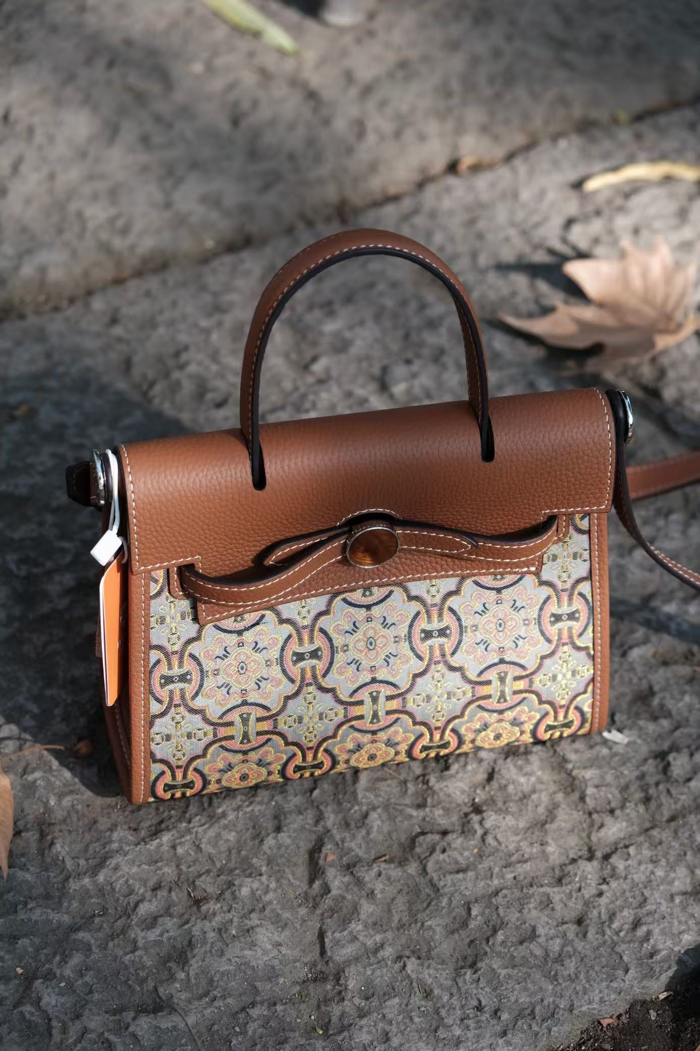 Classic frame handbag made with Songjin silk