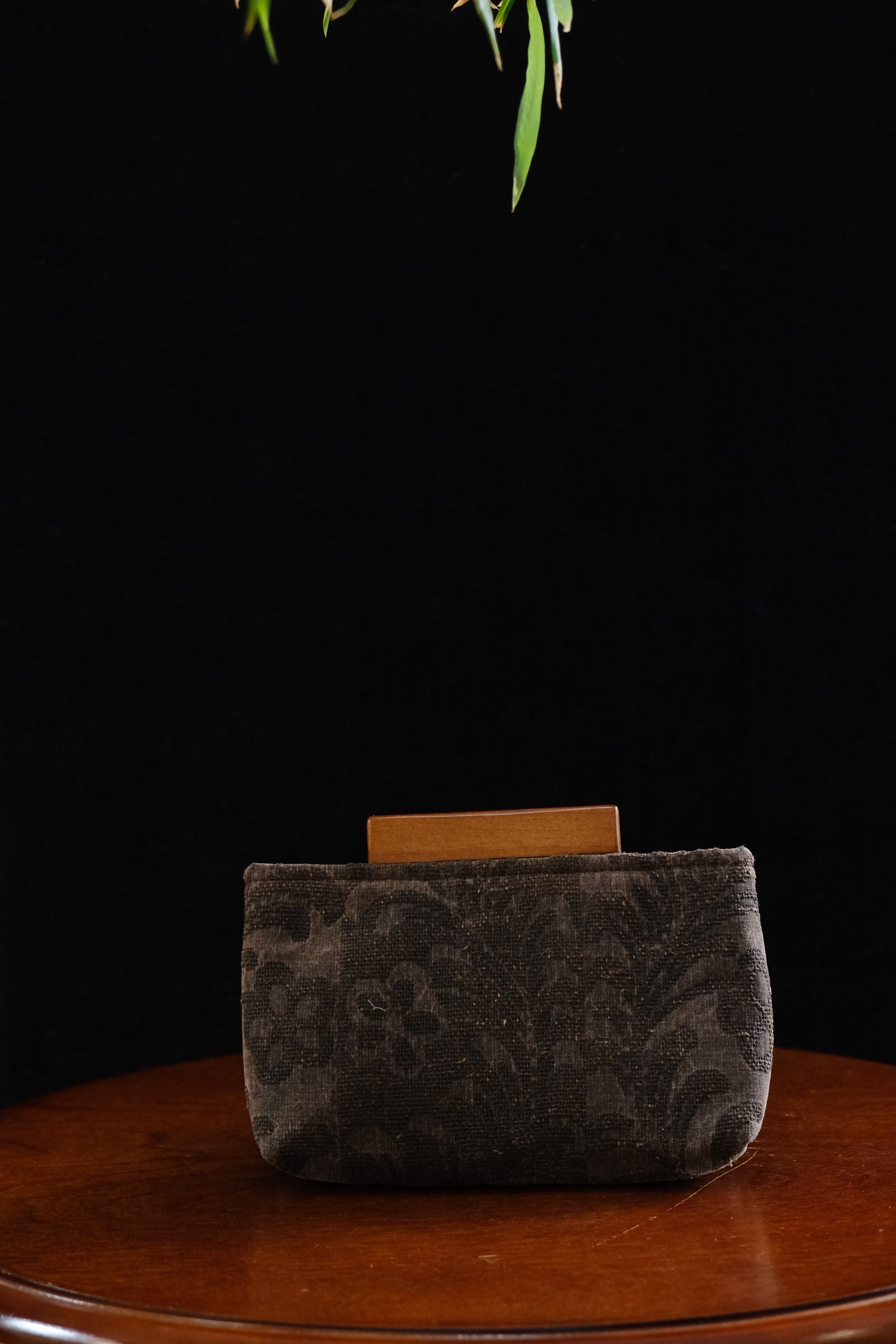 Boutique Xiangyunsha silk handbag collection