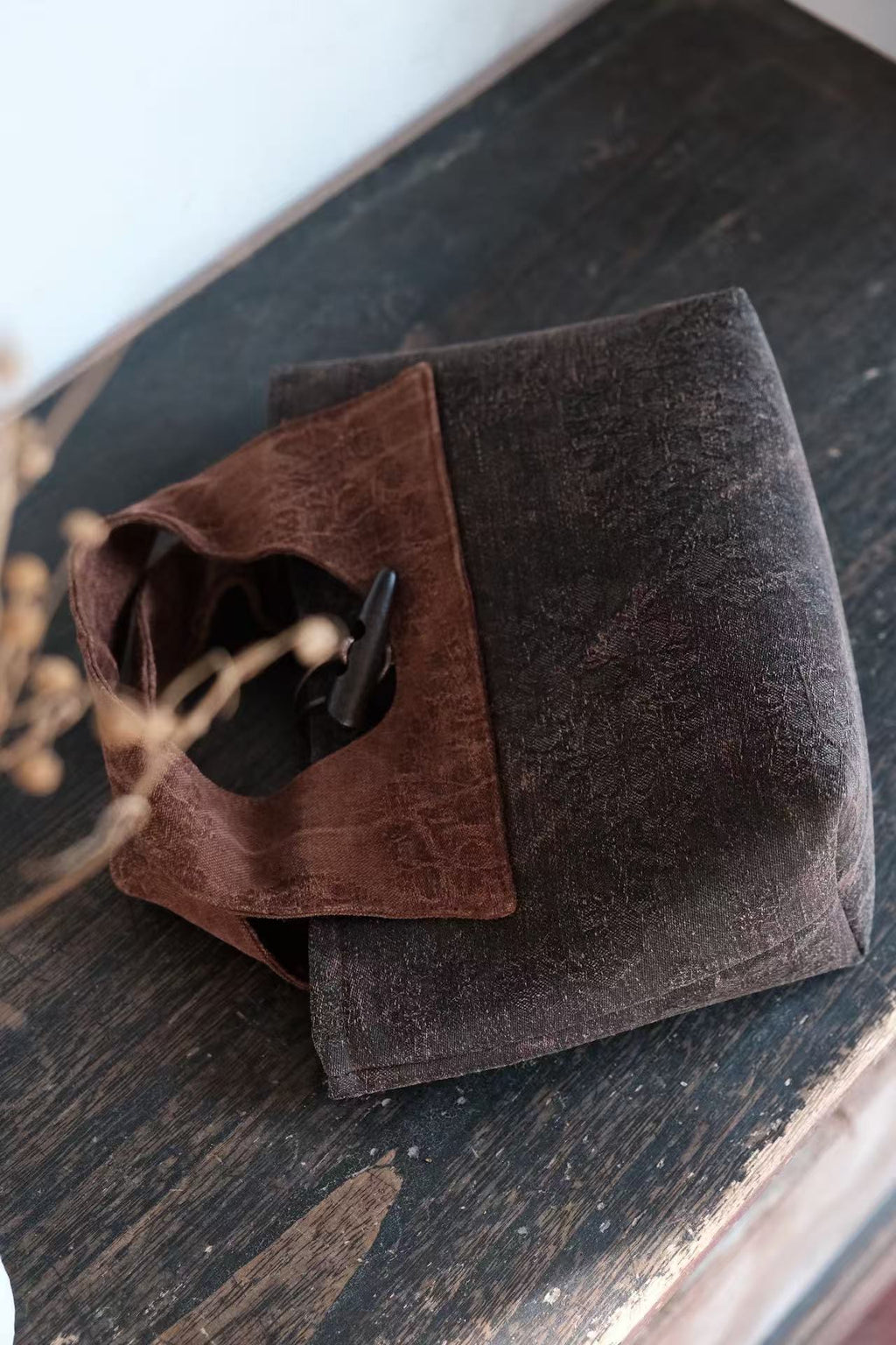 Handmade Xiangyunsha silk crossbody purse for modern women