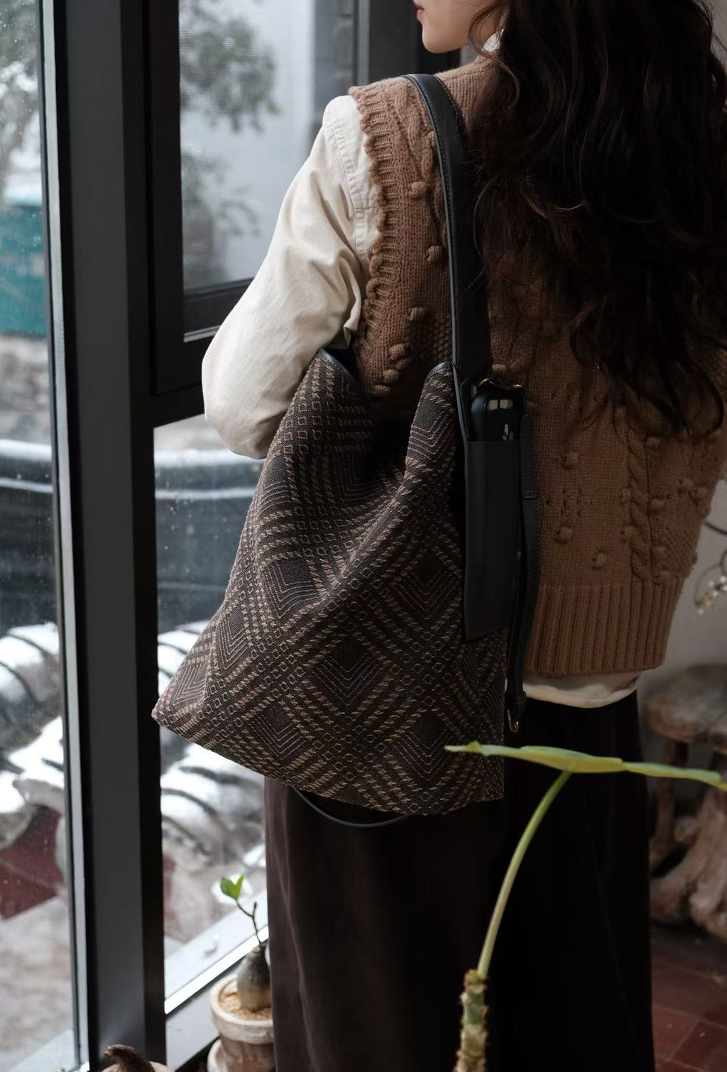 Classic frame handbag made with Xiangyunsha silk