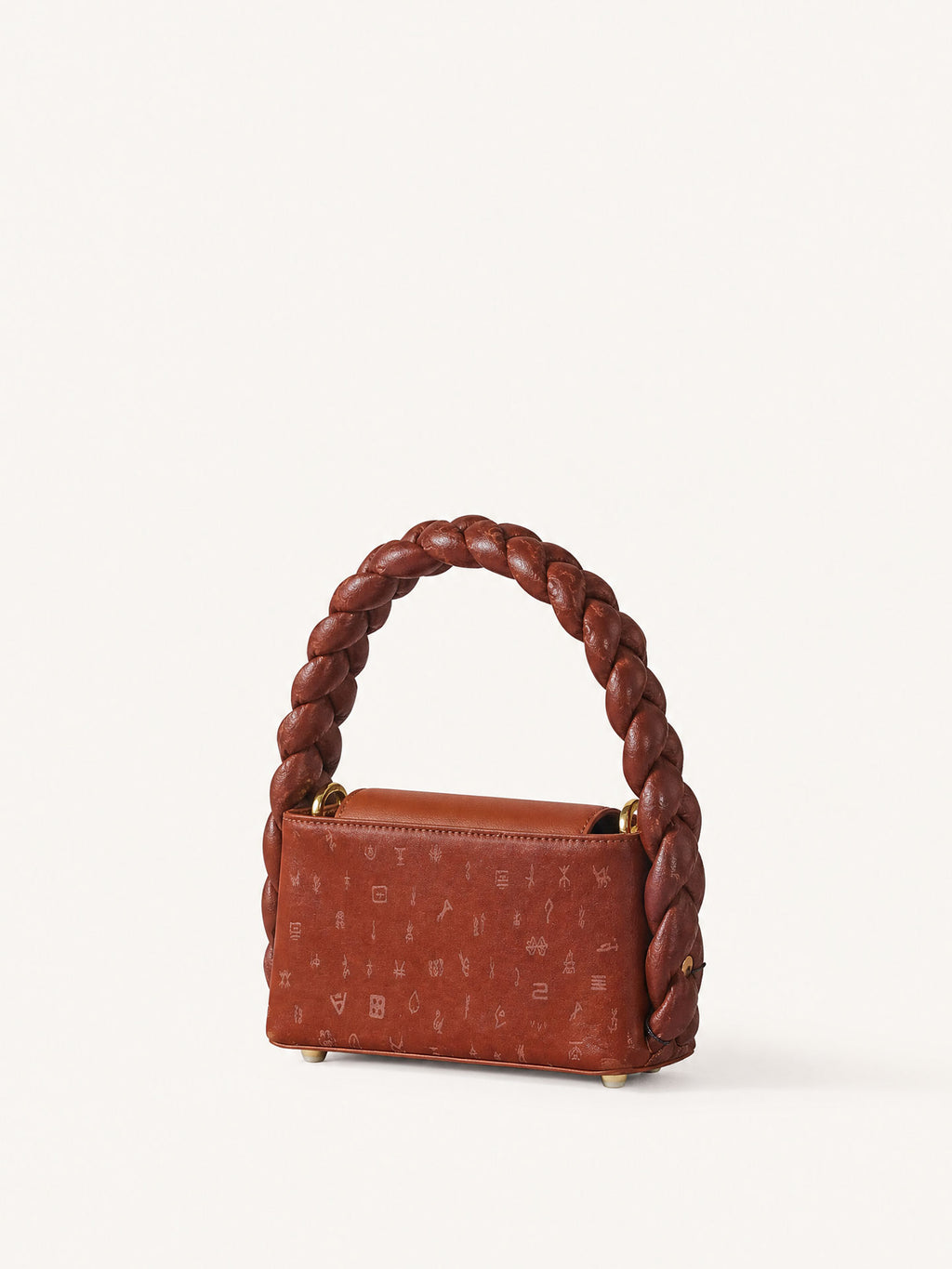 Xiangyunsha handbag created in an artisan studio
