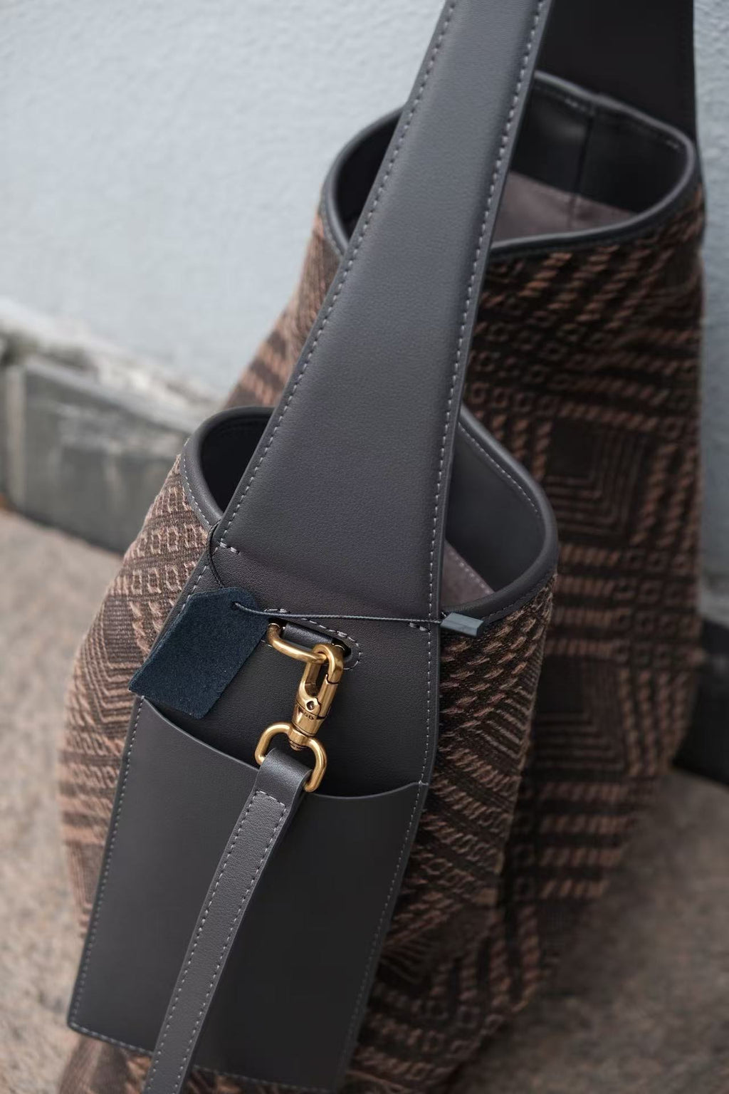 Oriental style Xiangyunsha silk handbag design