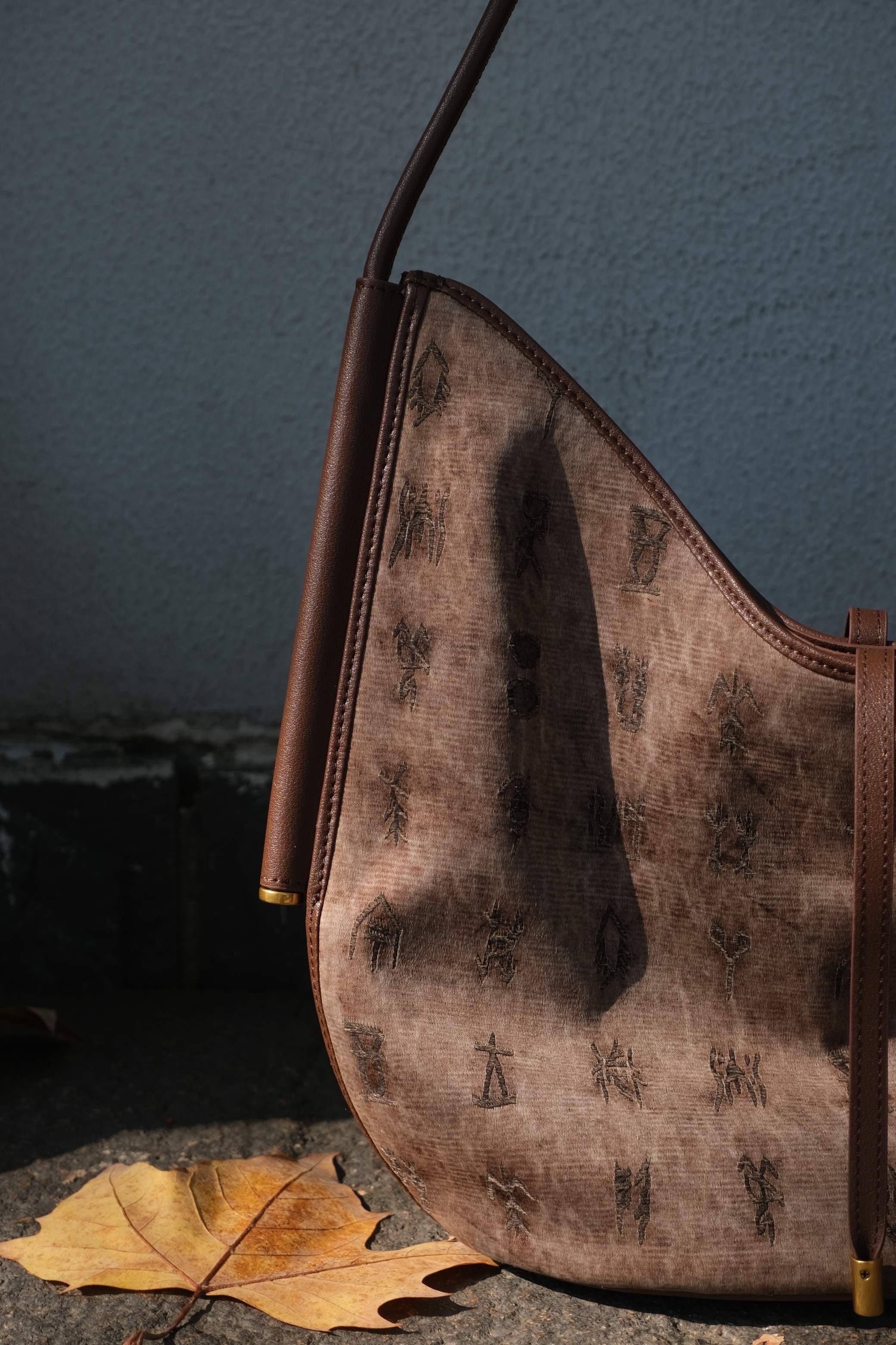 Unique Xiangyunsha silk purse with handmade craftsmanship