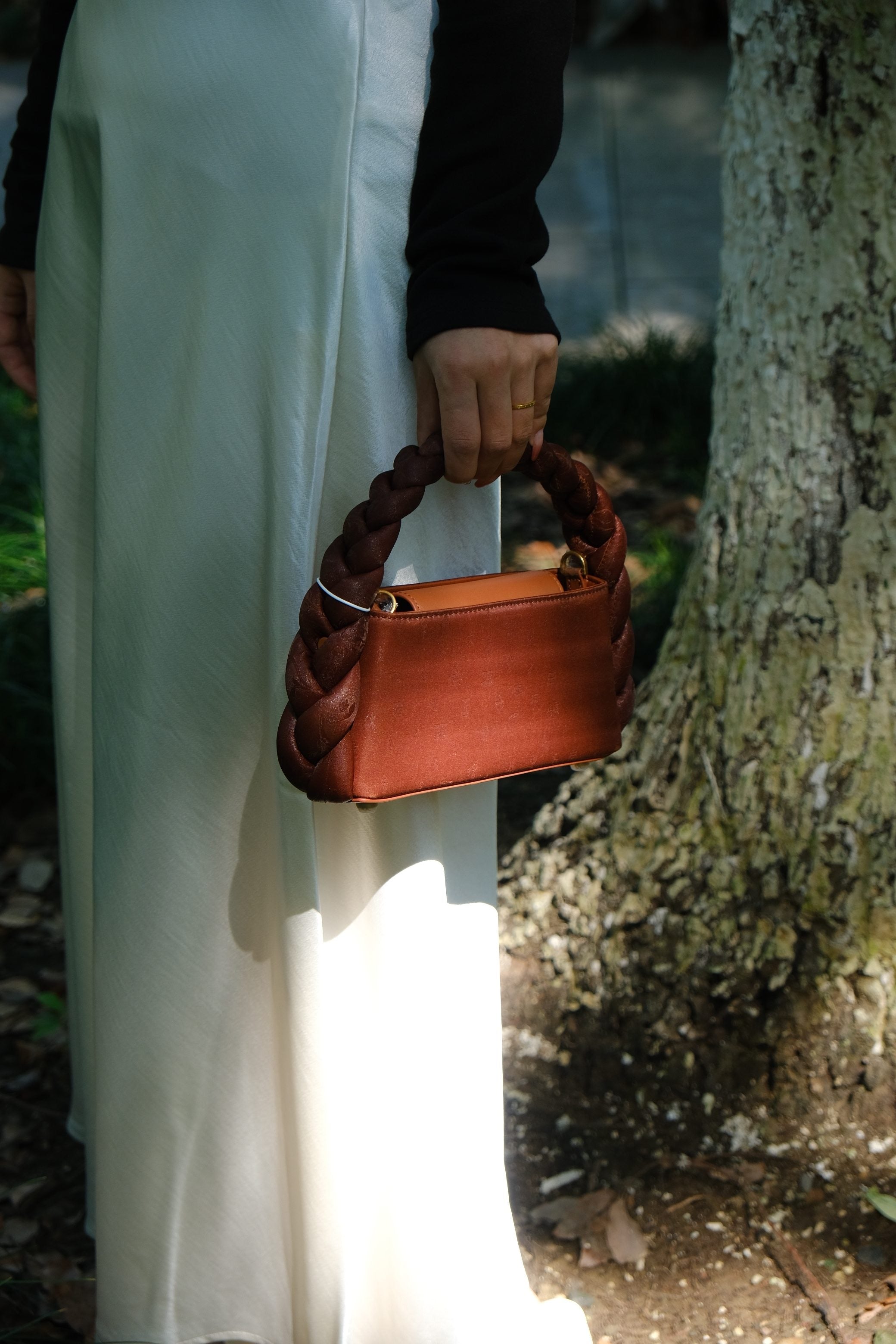 Handmade Xiangyunsha silk handbag with traditional Chinese craftsmanship