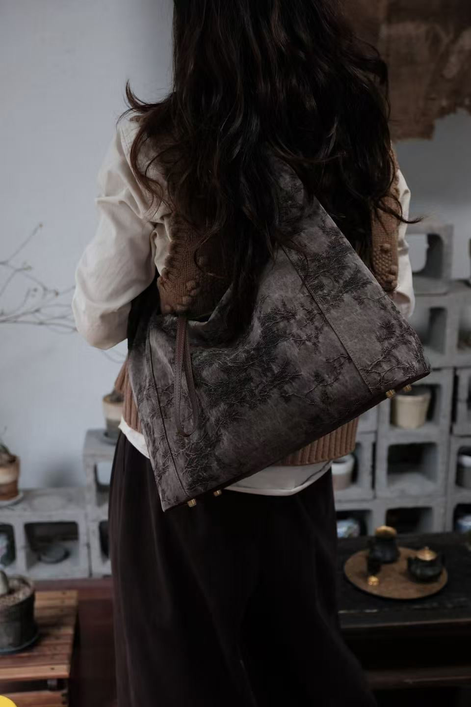 Handmade Xiangyunsha silk crossbody bag combining traditional craft and modern style