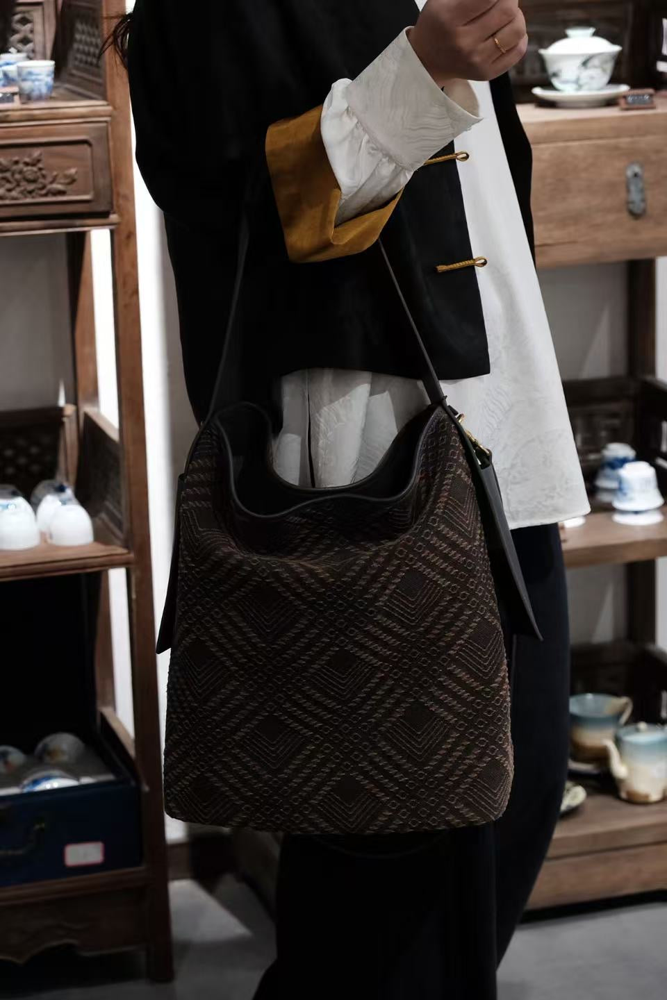 Elegant Xiangyunsha silk handbag for women
